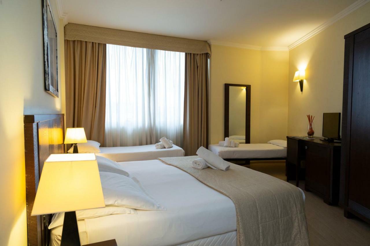 Ih Hotels Roma La Mela Exteriör bild