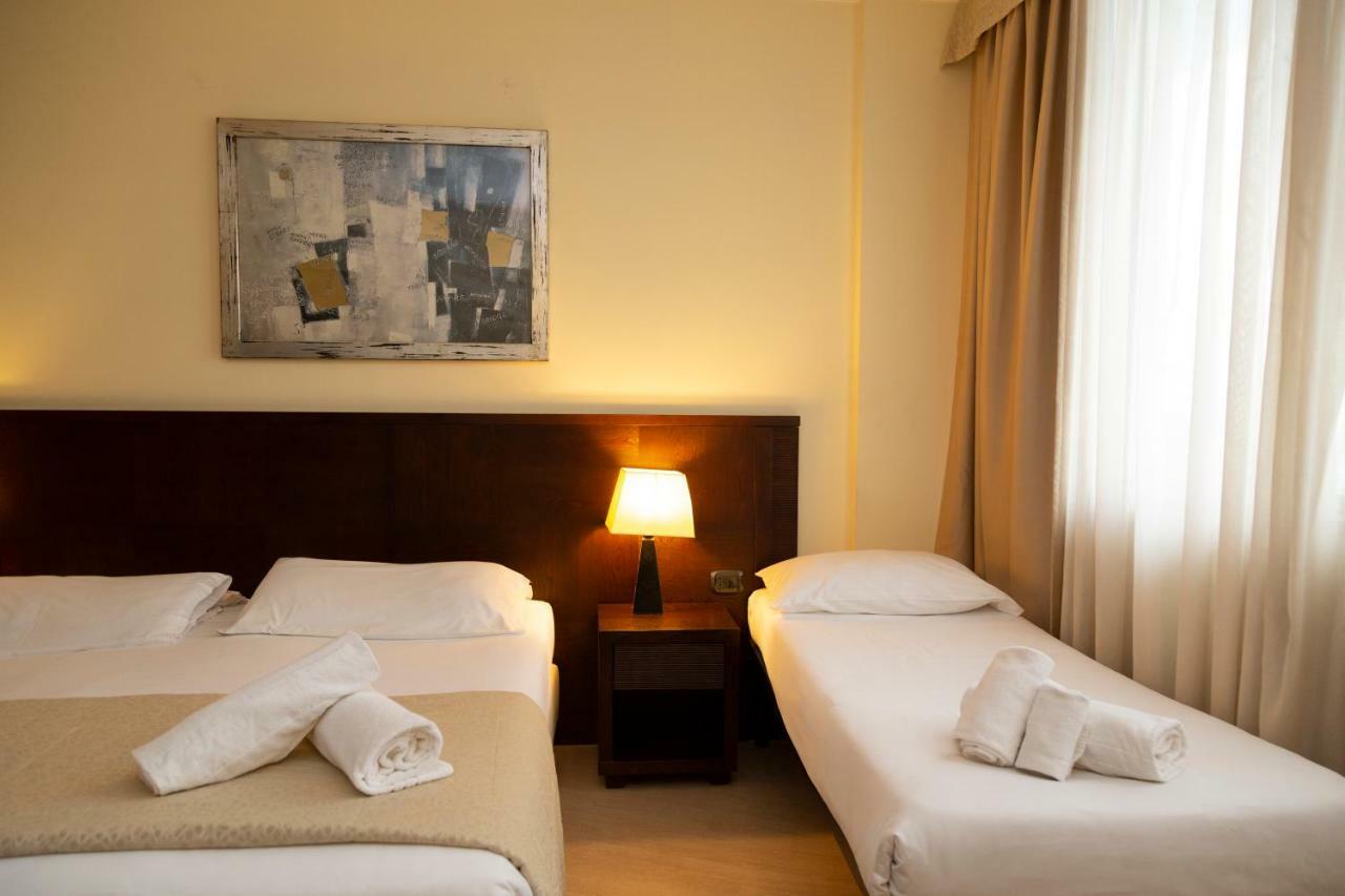 Ih Hotels Roma La Mela Exteriör bild